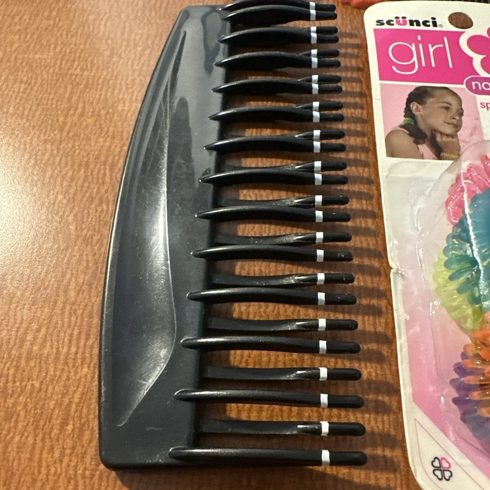 Vtg Hair Accessory Lot: Scunci Pongtailers, Combs Expressions, Barrettes